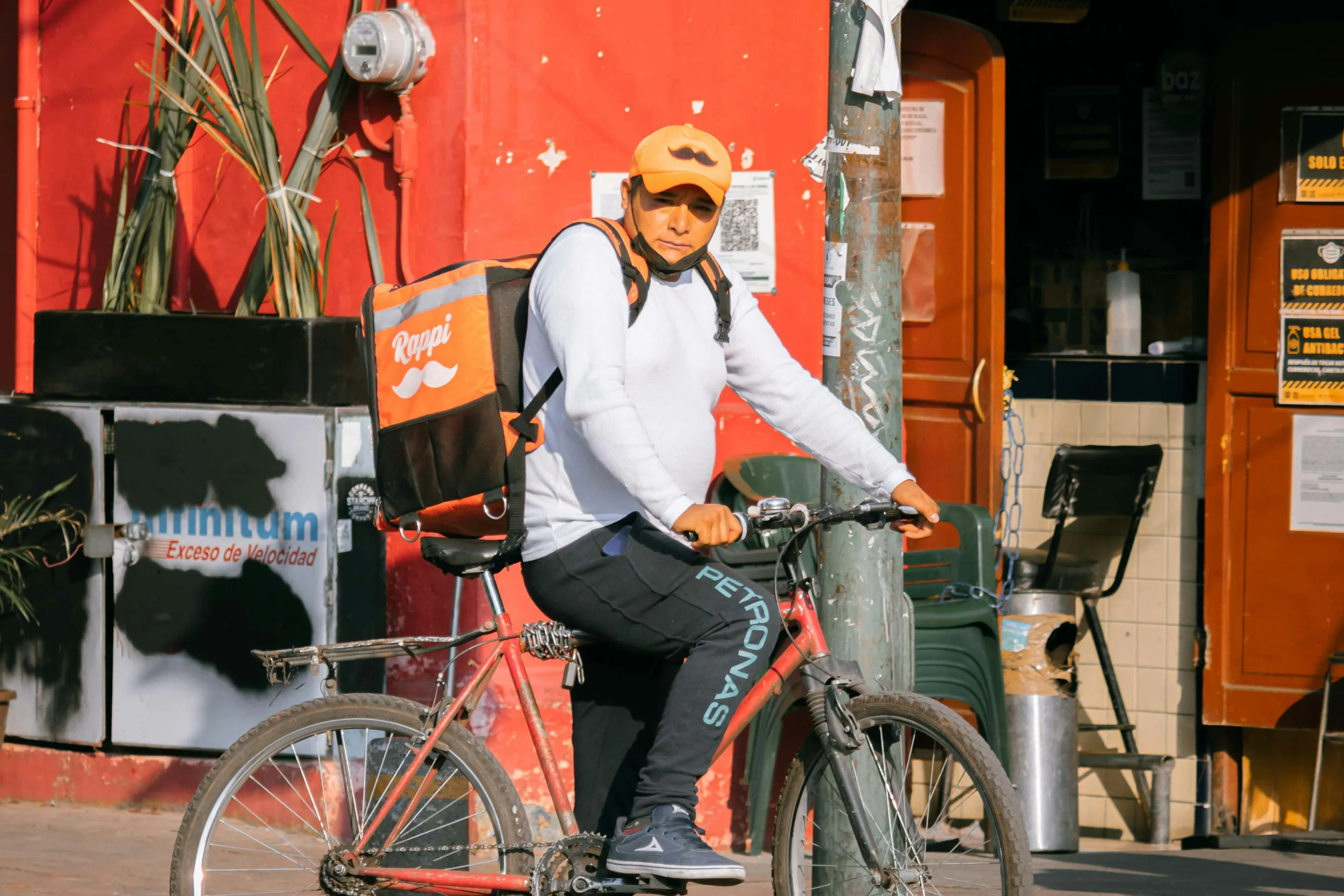Courier handing off an order: rating is cooked on the street